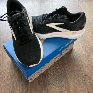 SOLD!!!  -Brooks Ghost 16 -Size 7 MEDIUM-BRAND NEW IN BOX